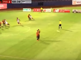 Drogba anotó uno de los goles de la temporada. Captura