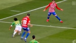 Lainez sigue en estado de gracia: forzó un penalti para el 0-1