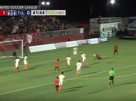 Nadie lo vio venir, y el jamaicano Jason Johnson marcó un verdadero golazo. Youtube/PhoenixRising