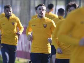 Carles Pérez afirmou que deixar o Barcelona para à Itália não é um passo atrás. Twitter/ASRomaEN