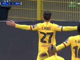 Carles Pérez aproveita a oportunidade e abre o placar. Captura/Movistar+LigadeCampeones