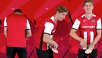 El anuncio de gol más curioso: ¿limpia una bota... o hay algo más?