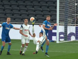 Dele Alli répond à Giroud avec un autre retourné sublime. Capture/MovistarLigadeCampeones