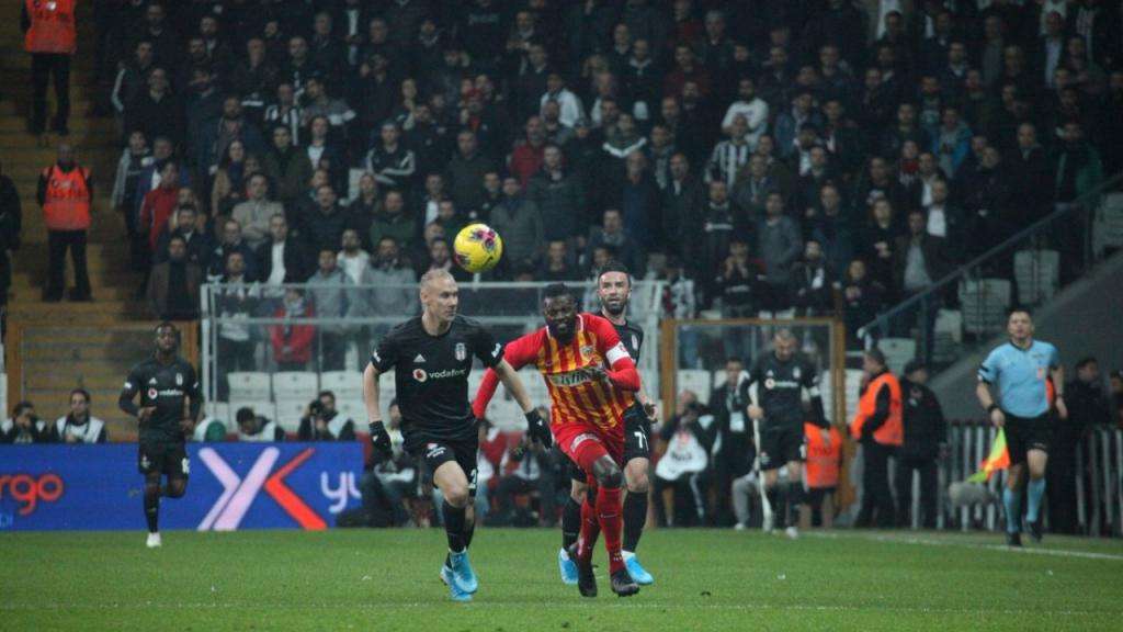Adebayor fait ses adieux de Kayserispor - BeSoccer