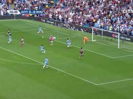 Le joli but collectif de Sterling contre West Ham. dugout