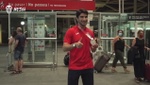 VÍDEO: Carlos Soler aterrizó en Valencia presumiendo de medalla