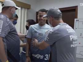 VIDÉO : Le premier entrainement d'Ariel Holan avec Santos. DUGOUT