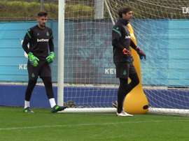 VÍDEO: así se preparan Diego López y Oier. DUGOUT