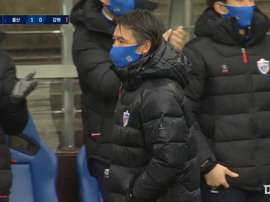 Ulsan thumped 10 man Gangwon 5-0. DUGOUT