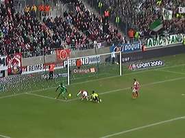 Le but chanceux d'Aubameyang contre Reims. Dugout