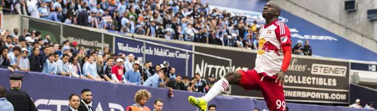 El delantero centro del New York Red Bull Bradley Wright-Phillips celebra su segundo gol al NY City, en la histórica goleada por 0-7 endosada al rival metropolitano. NewYorkRedBulls