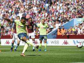King inauguró el marcador, a los dos minutos de juego. Twitter/afcbournemouth