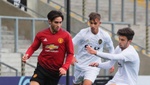 El United golea al Valencia y complica el pase de los 'ches'