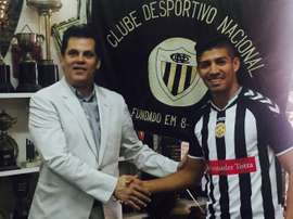 El futbolista salvadoreño Nelson Bonilla, en su presentación como nuevo jugador del Nacional de Madeira. CDNacional