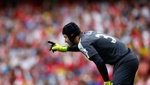 Dos errores de Cech condenan al Arsenal ante el West Ham