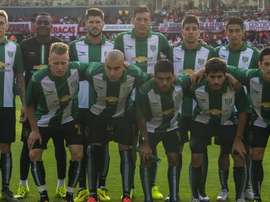 El once inicial que 'el Taladro' alineó ante River en el Monumental; Gio Simeone es el segundo de pie por la derecha, Thomas Rodríguez es el primero agachado por la izquierda. ClubBlanfield
