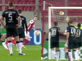 Diogo Gonçalves hizo un golazo de falta. Capturas/MovistarLigadeCampeones