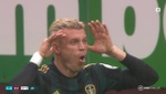 Denuncian un gesto racista de Alioski y McNeill