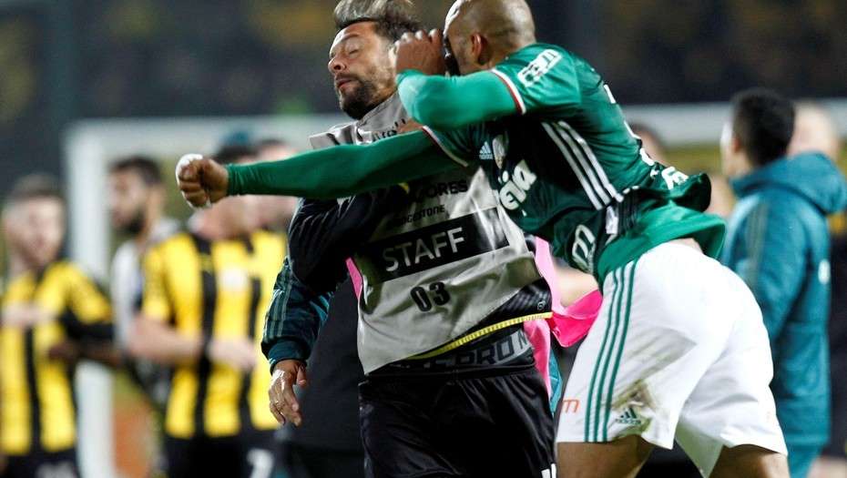 Copa Libertadores Review Brawl Erupts After Palmeiras Beat Penarol Besoccer