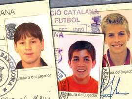 Fichas de Messi, Cesc y PIqué en la cantera del Barcelona. Twitter