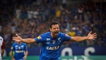 Jubiló a Cafú, Ronaldinho o Ronaldo... y él sigue marcando goles