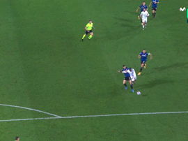 Freuler was controversially sent off for a foul on Mendy. Screenshot/MovistarLigadeCampeones