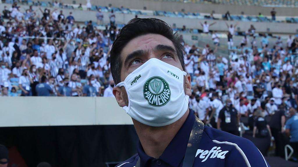 Aglomeracao Em Setor Do Maracana Gera Revolta E Criticas Na Final Da Libertadores Besoccer
