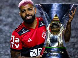Gabigol rasga elogios e compara