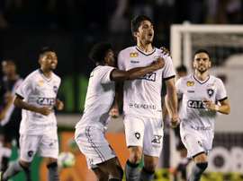 Botafogo resolve no primeiro tempo, vence Vasco e encerra jejum