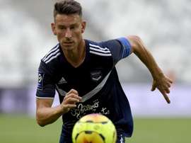 Koscielny tape du poing sur la table. Goal