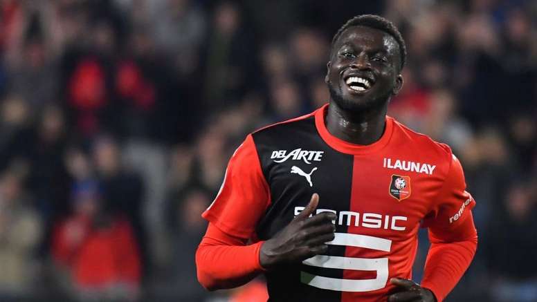 Saint Etienne S Active Pour M Baye Niang Mais C Est Loin D Etre Fait Besoccer