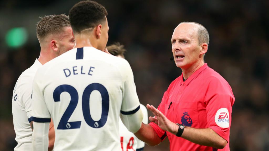 referee in spurs shirt