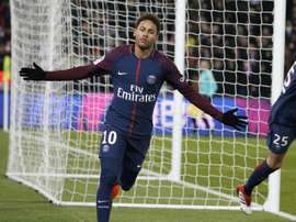 Neymar é 'culpado' por valores recorde pagos por goleiros, diz Schmeichel