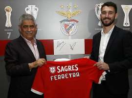 L'attaquant a signé pour quatre ans avec le club portugais. SLBenfica