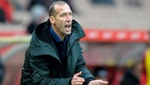 Susto en Alemania: El entrenador del Kaiserlautern sufrió un infarto en pleno partido