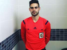 Jesús Tomillero Benavente, árbitro gaditano de fútbol. Loottis
