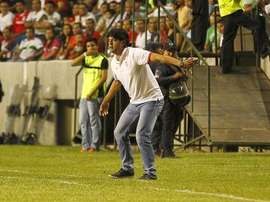 José Cardozo, dirigiendo a Toluca desde la banda. Twitter