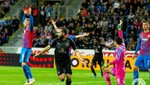 El Slavia da un golpe sobre la mesa