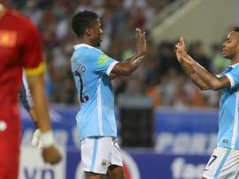 Jugadores del Manchester City celebran un gol ante Vietnam. Twitter.