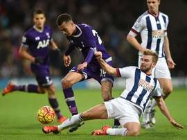 Jugadores del Tottenham y el West Bromwich Albion disputándose un balón. Twitter