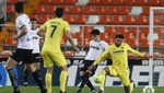 El Valencia se lleva el derbi a pesar de sí mismo y el VAR