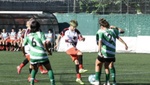 Insultos, escupitajos... así fue un 'Clásico' femenino en Argentina