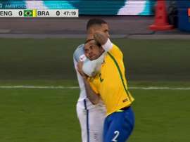 Livermore arriscou bastante a sua continuidade na partida. Twiiter/ESPN