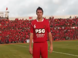 El nuevo técnico de Brown, todo un trotamundos del fútbol. Captura
