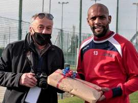 Maicon welcomed in Italy with... bread! ASDSonaCalcio
