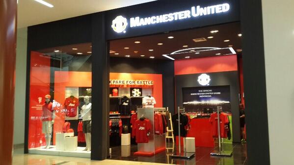 Man Utd S Official Stores Sell Controversial Merchandise Besoccer