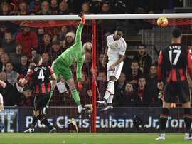 Momento en que De Gea encaja el gol olímpico sin nada que hacer. Twitter