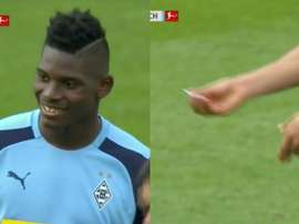 Andre Silva forgot to take the label off his shirt before playing. Capturas/ElevenSports