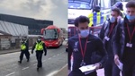 La llegada de película del Liverpool a Old Trafford... ¡con un bus de señuelo!