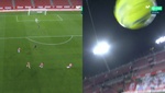 Un 10 en puntería: ¡Rui Silva le dio un pelotazo a la 'skycam'!